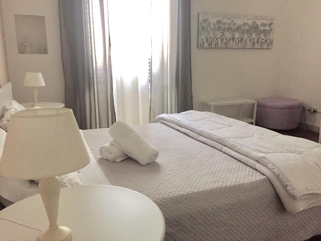 Bb Essenze Bed & Breakfast Palermo Exterior photo