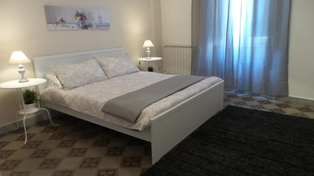 Bb Essenze Bed & Breakfast Palermo Exterior photo